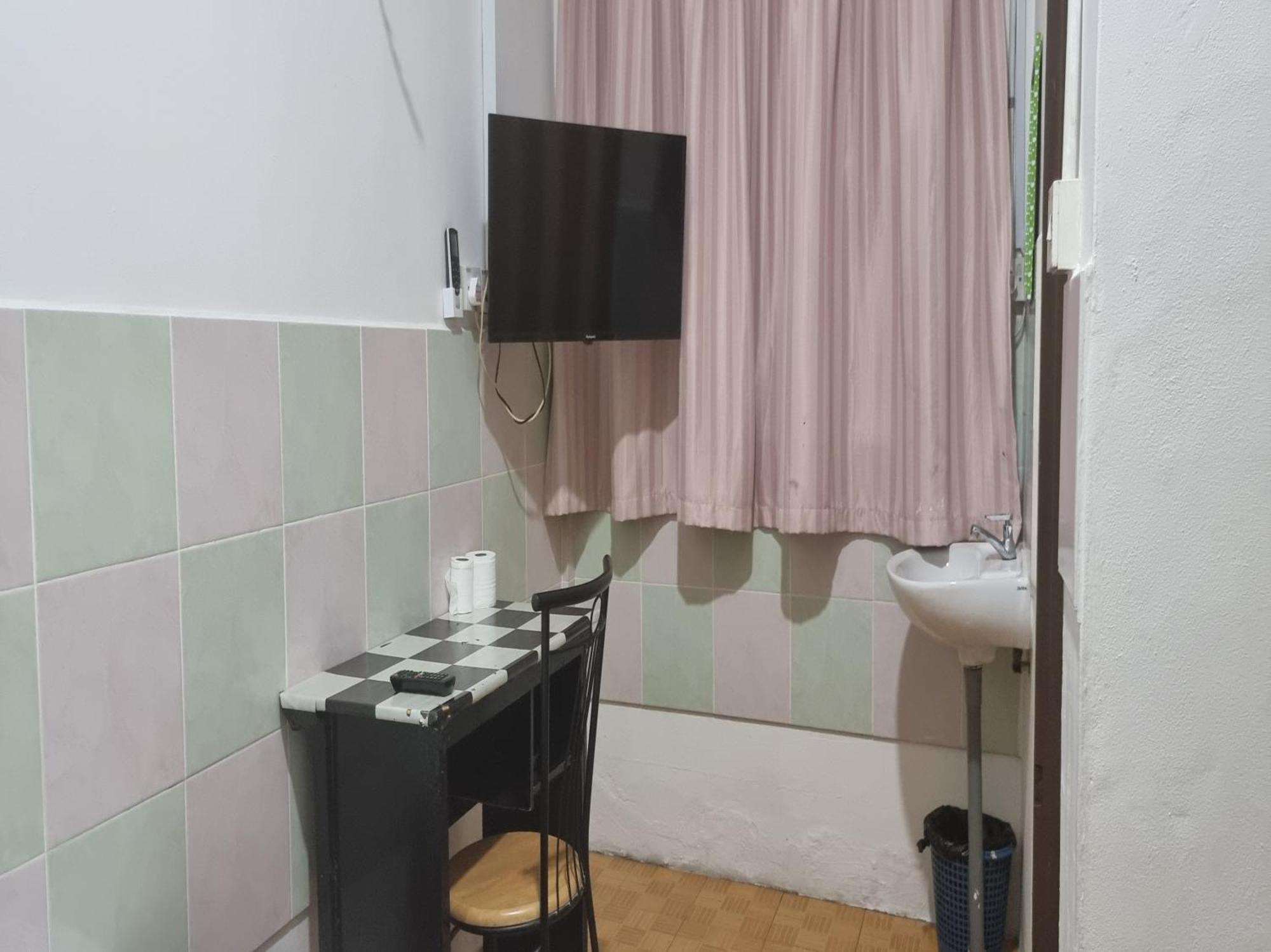 Oyo 90972 Jj Homestay 米里 外观 照片