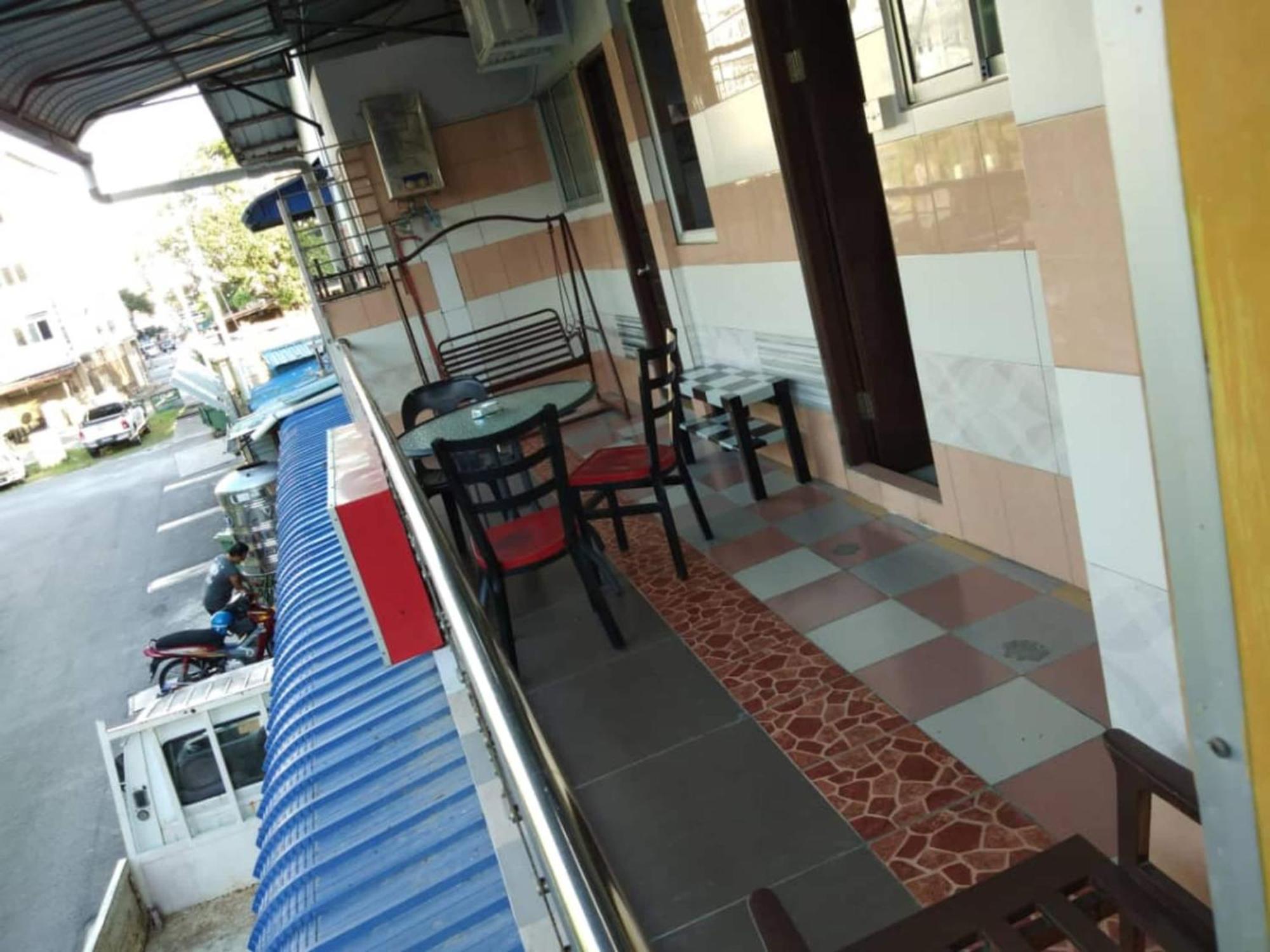 Oyo 90972 Jj Homestay 米里 外观 照片