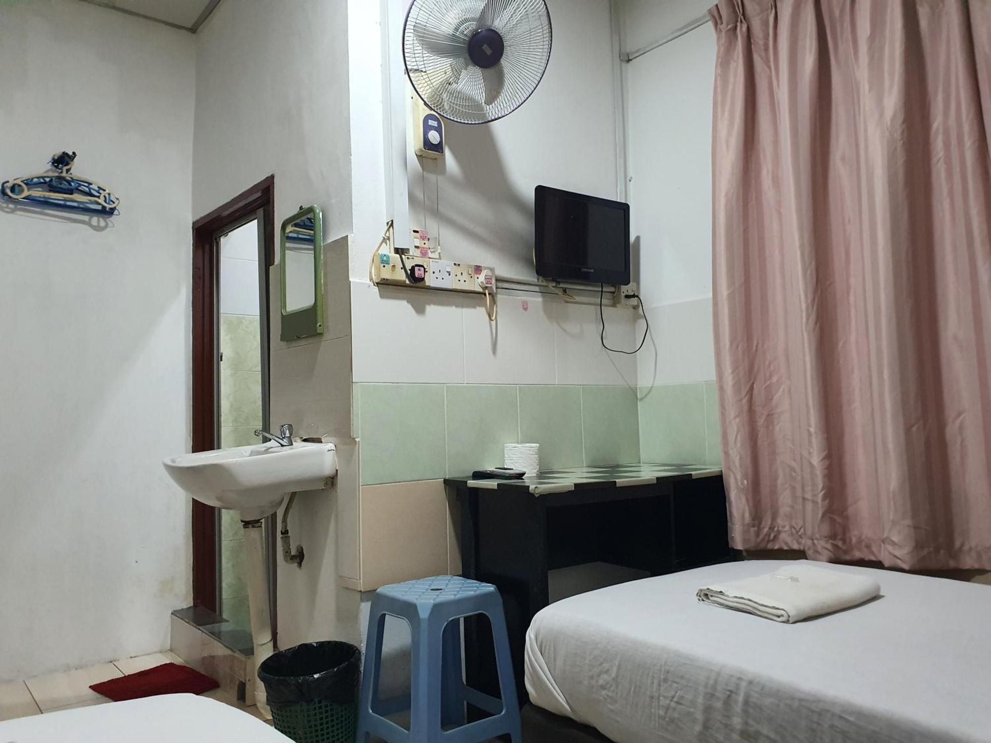 Oyo 90972 Jj Homestay 米里 外观 照片
