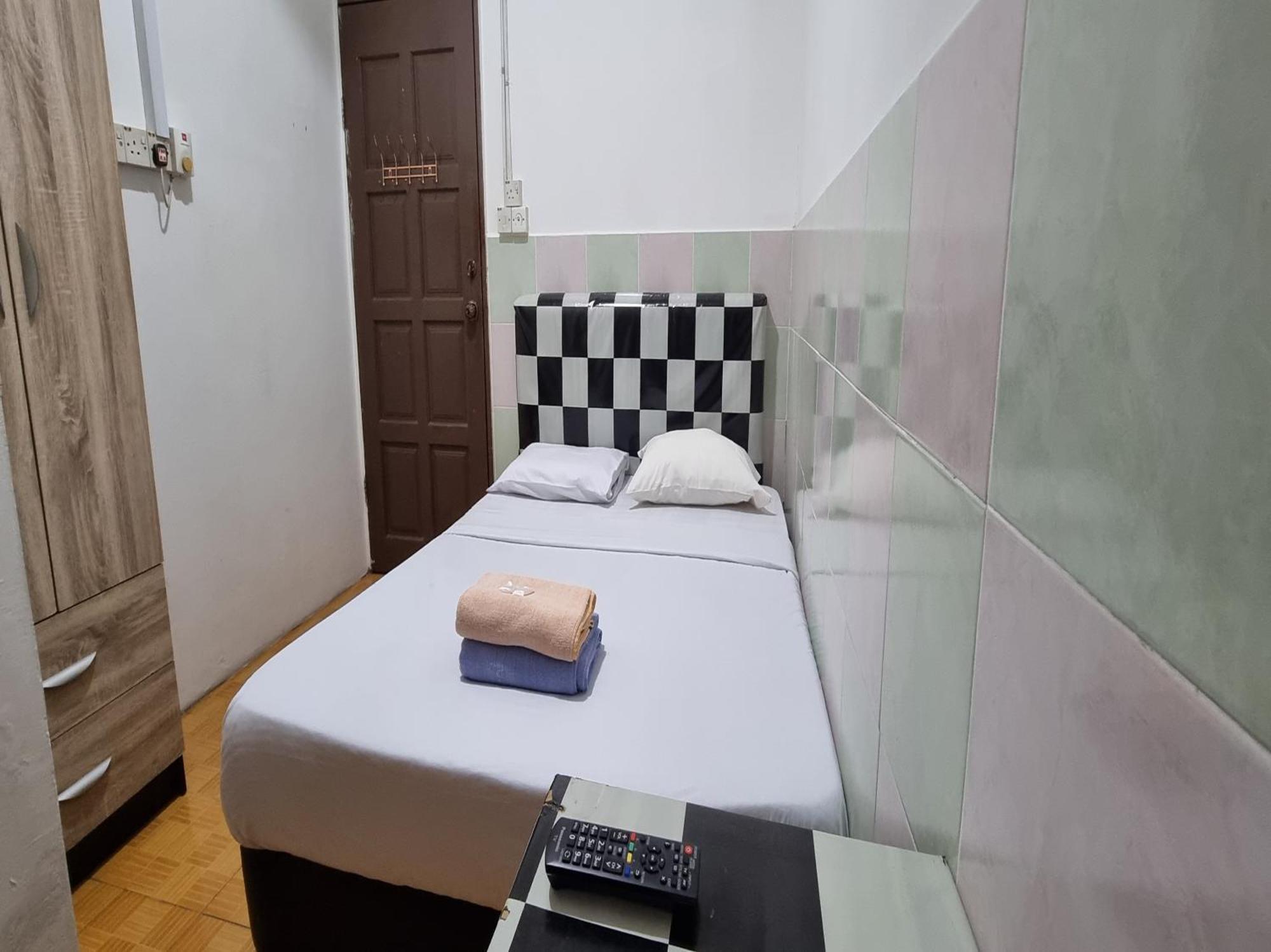 Oyo 90972 Jj Homestay 米里 外观 照片