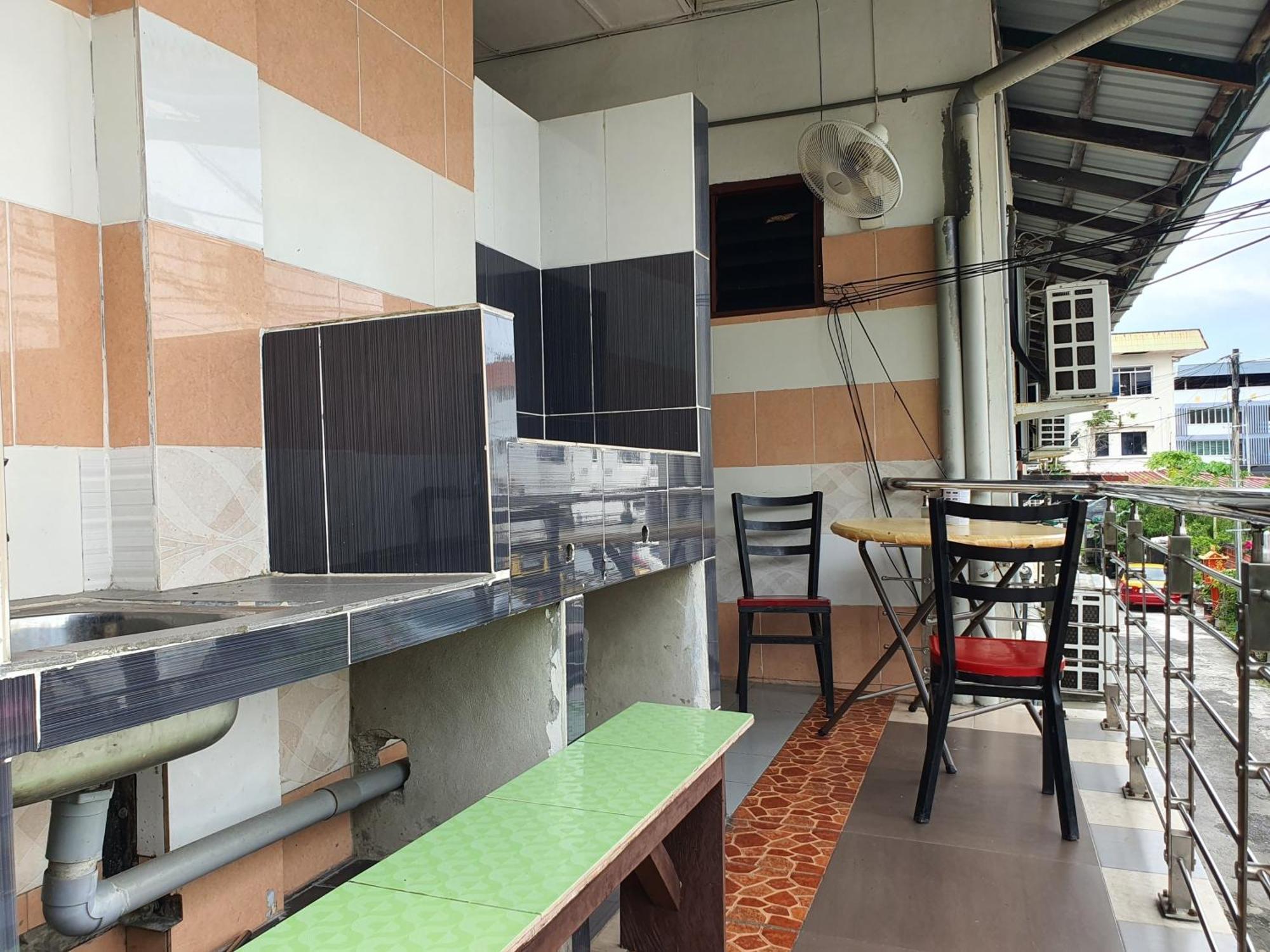 Oyo 90972 Jj Homestay 米里 外观 照片