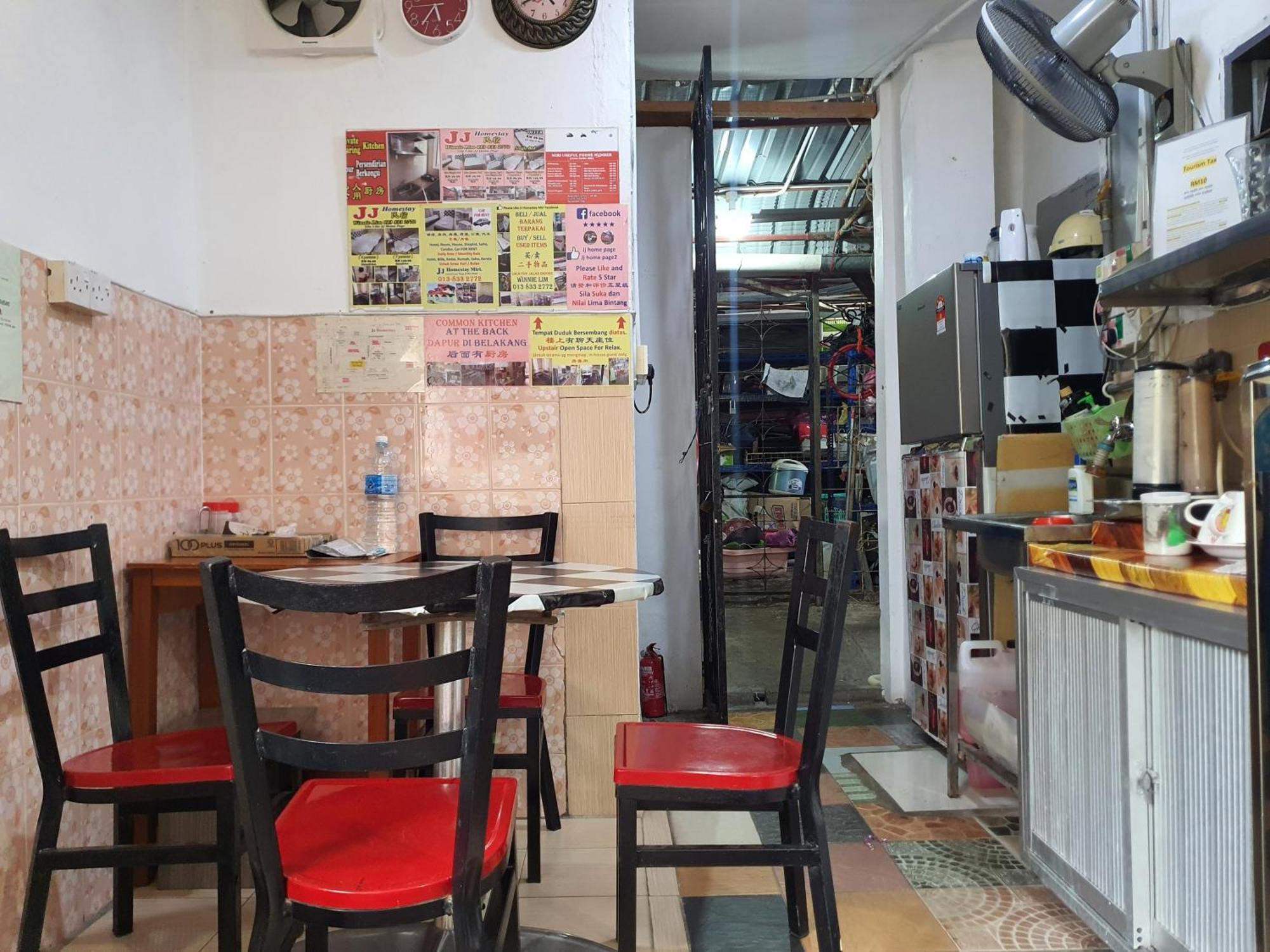 Oyo 90972 Jj Homestay 米里 外观 照片