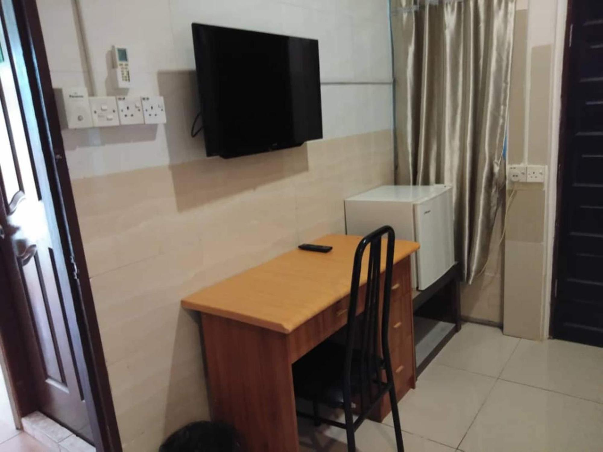 Oyo 90972 Jj Homestay 米里 外观 照片